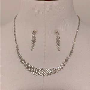 ‼️CLOSET CLOSING‼️Elegant Formal Necklace and Earring Set